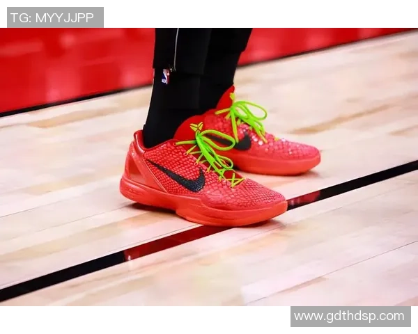 足球球星球鞋上脚实拍一览 揭秘顶级球员脚下的选择与秘密