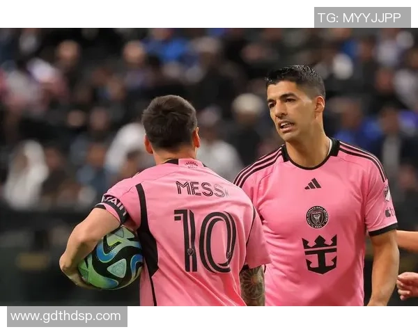 足球球星穿刺客品牌新风潮引领时尚潮流探究其背后的独特魅力与设计理念