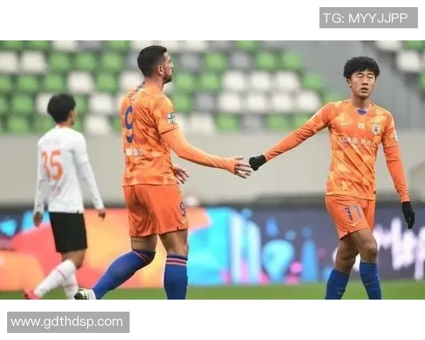 重名球星相遇足球场同名不同命谁能笑到最后